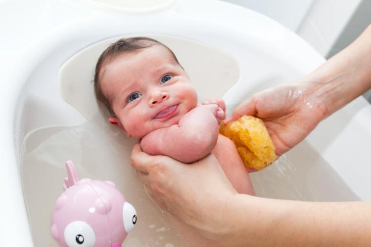 Kąpiel noworodka - krok po kroku
