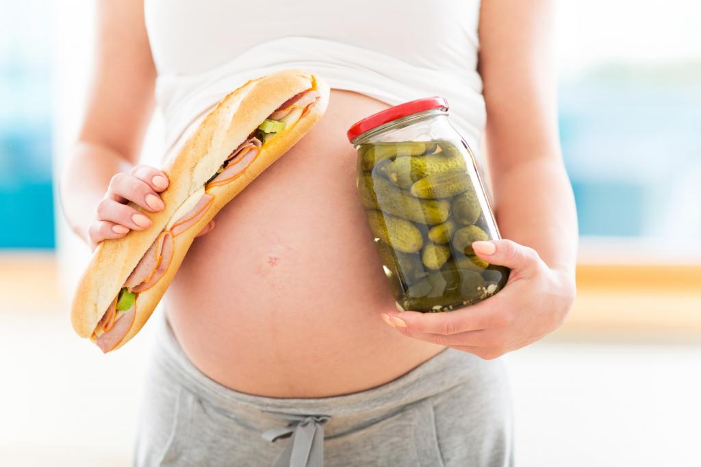 Zachcianki ciążowe i wilczy głód - ile jeść w ciąży, by po urodzeniu nie mieć nadwagi