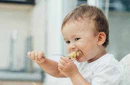 Zasady żywienia a intuicja matki: 60 proc. rodziców źle rozszerza dietę dziecka