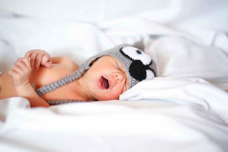 Niewiarygodnie szybki sposób na zasypianie niemowlaka – 5 minut i dziecko błogo śpi. Zobacz film
