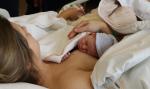 Na niektórych porodówkach kobiety nie usłyszą już słowa "Przyj!". Taki poród mniej boli?