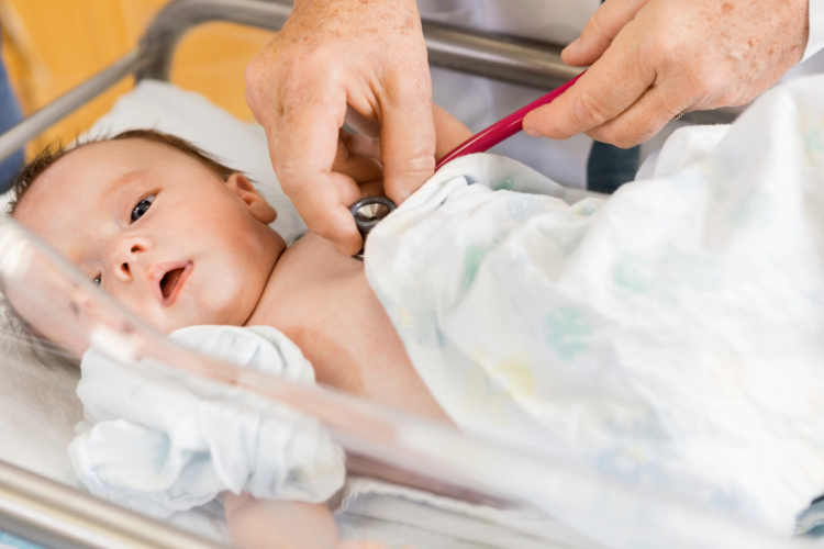 Jakie badania przechodzi noworodek w szpitalu?