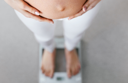dlaczego waga w ciąży spada