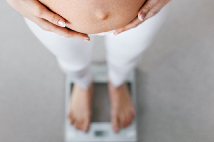 dlaczego waga w ciąży spada