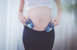 O zasadności i liczbie wizyt ciążowych decyduje lekarz lub położna.