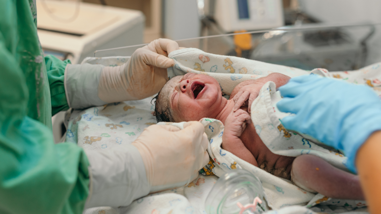 Urodziło się pierwsze dziecko z in vitro, które przeprowadziła maszyna!